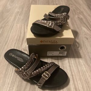 Women’s size 6 slide on Sandals